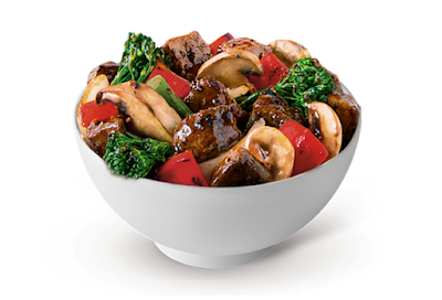 Panda Express Angus steak wok-seared with baby broccoli, onions, red bell peppers and mushrooms in a savory black pepper sauce.