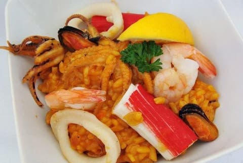 Paella Cu Fructe De Mare Reteta De Orez In Stil Spaniol