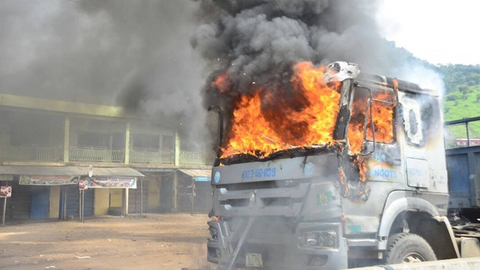 Mob burns Dangote truck for killing Ogun Okada rider – Punch ...