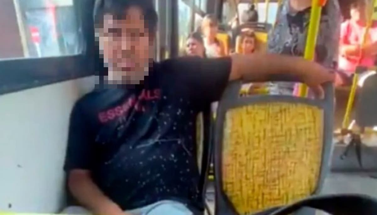 Mendoza: filmaron a un hombre masturbándose en el colectivo - Canal 9  Televida Mendoza