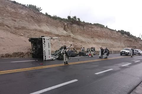 Vuelca camión de la GN con 16 policías en límites de Puebla y Oaxaca