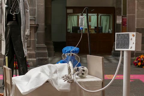 Monta ayuntamiento de Puebla cruda ofrenda de muerto por Covid