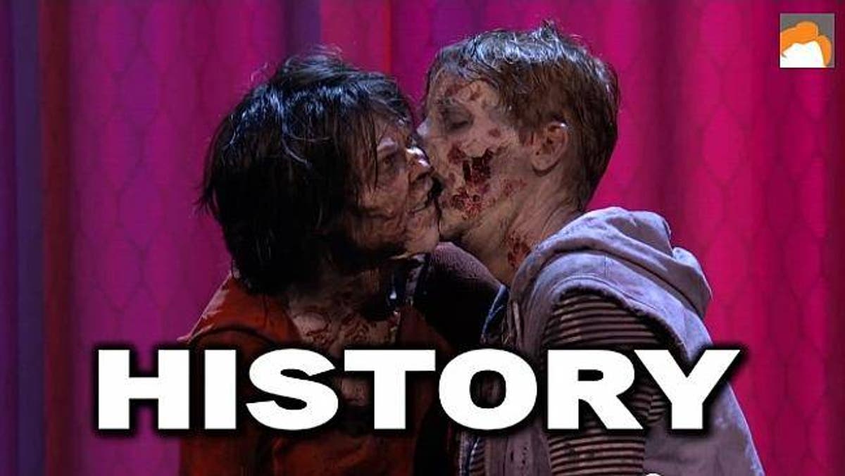 El primer beso lésbico zombie de la historia de la televisión - Hay una  lesbiana en mi sopa