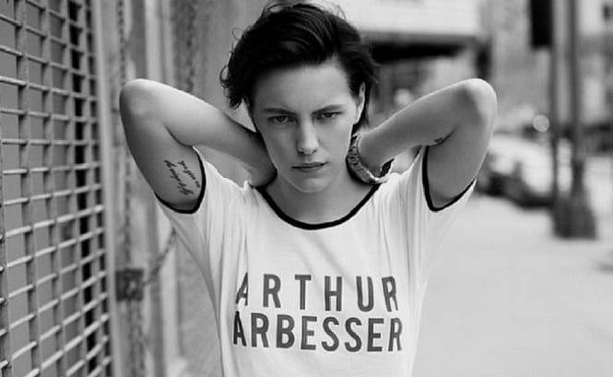 Erika Linder da el salto el cine en un papel croqueto - Hay una lesbiana en  mi sopa