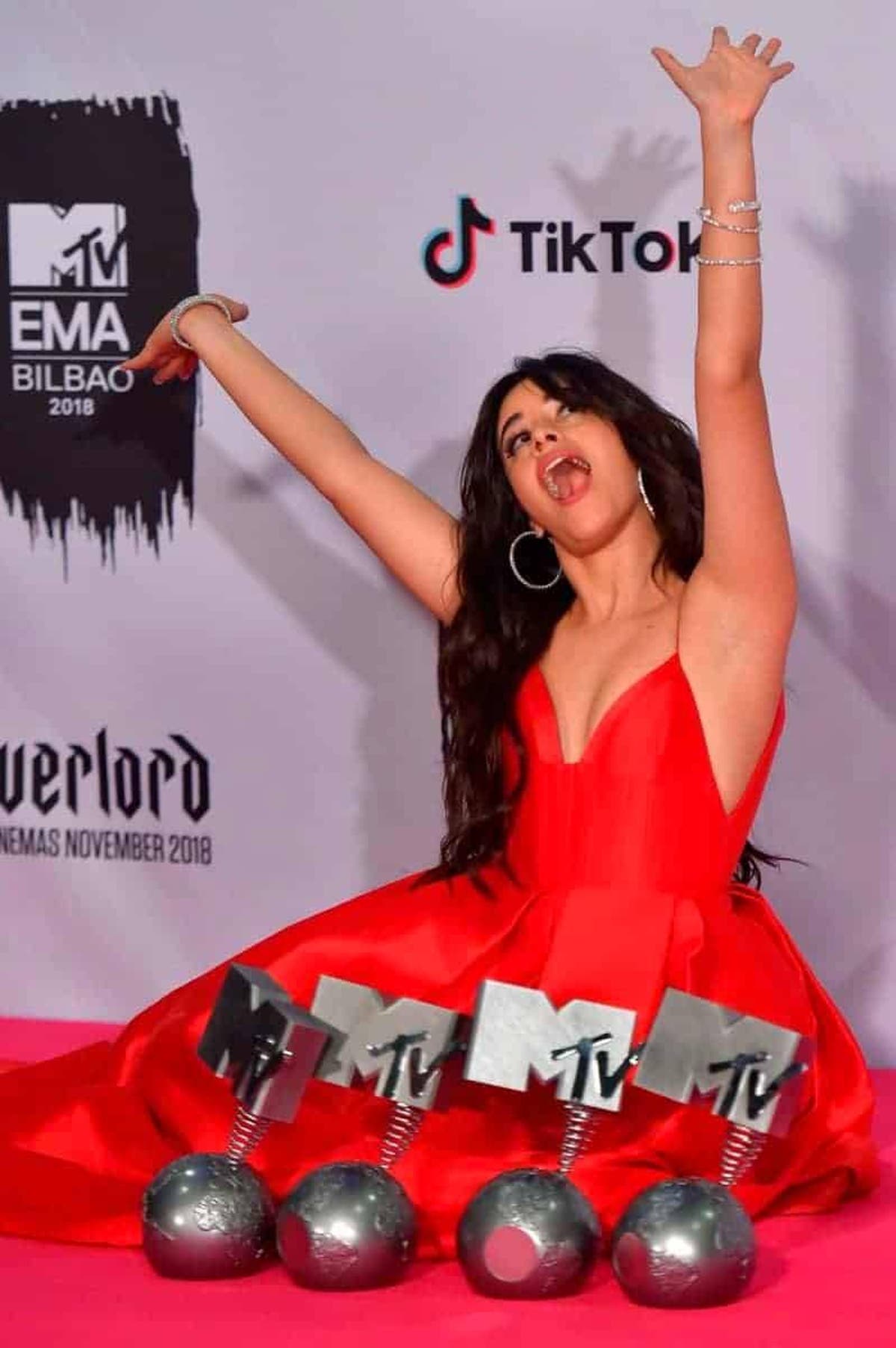 Camila Cabello, EMAS, AMAS y mil premios más - Hay una lesbiana en mi sopa