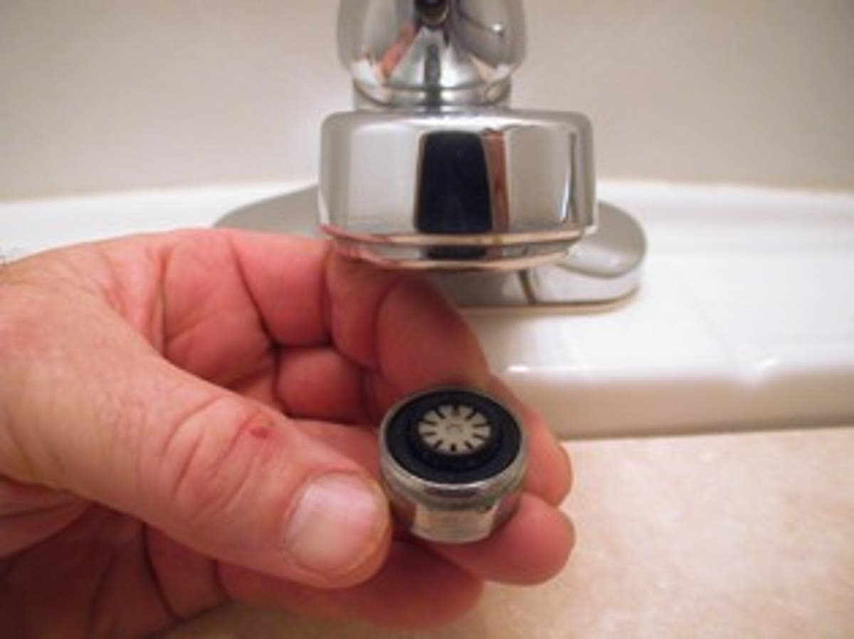 Installing A High Efficiency Faucet Aerator Green Living Ideas