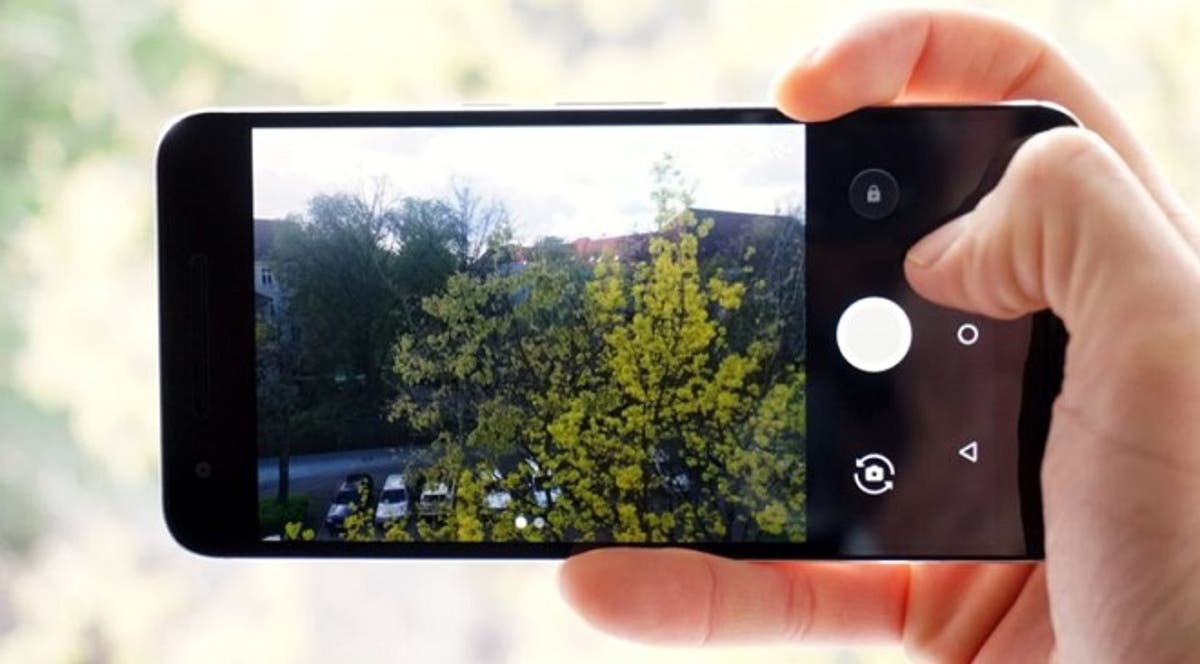 камера на телефоне не сохраняет фотографии