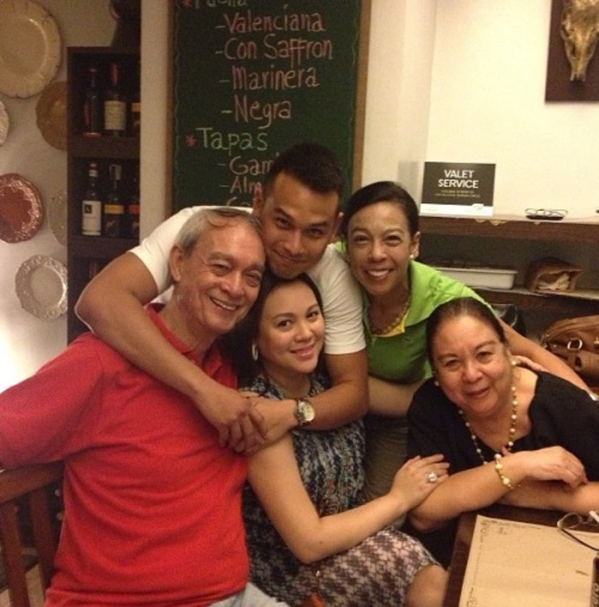 Gretchen And Claudine Barretto Battle Of Happy Family Photos Starmometer