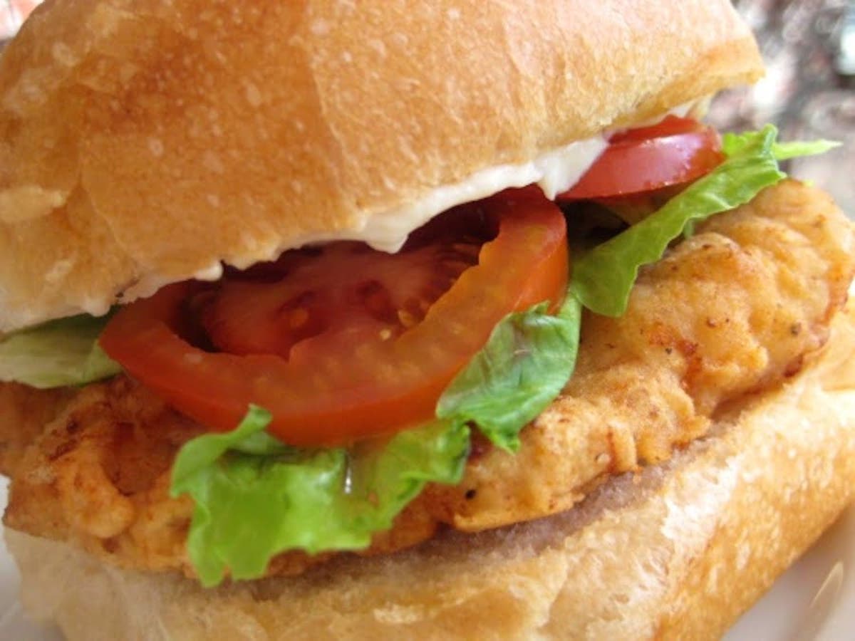 Sándwich con pollo empanizado · Recetas Fáciles Sándwich con pollo empanizado · Recetas Fáciles