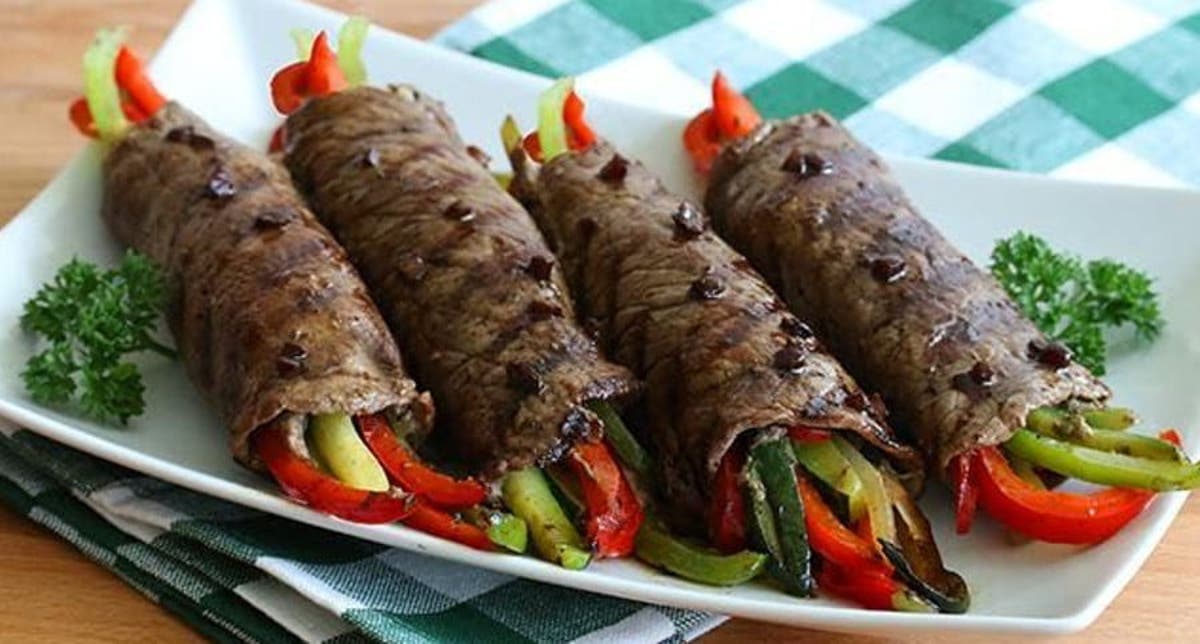 Rollitos de carne rellenos de vegetales · Recetas Fáciles Rollitos de carne rellenos de vegetales · Recetas Fáciles