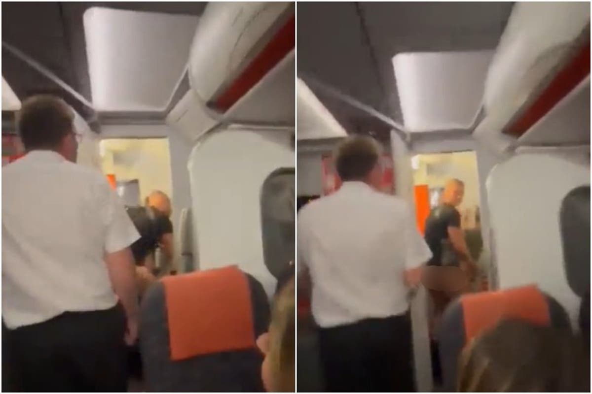 Pasajeros escandalizados: pareja de hombre fue sorprendida teniendo sexo en  el baño de un avión (+Video)