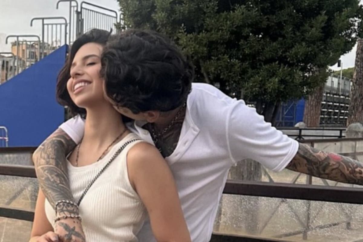 Ángela Aguilar y Christian Nodal confirman su relación: revista Hola!  publica las primeras fotos de ellos como novios: “La pareja se encuentra  súper feliz”