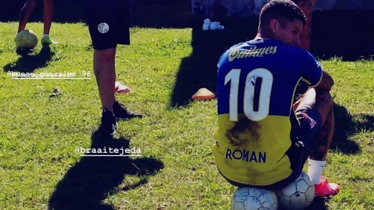 Y si te llama Román? Marcos Rojo, con la camiseta de Riquelme ...