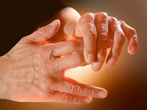 dedos das mãos e pés dormentes enquanto dorme