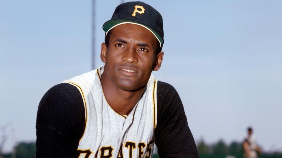 La LAI retira el #21 de Roberto Clemente en el béisbol universitario –  Diálogo UPR