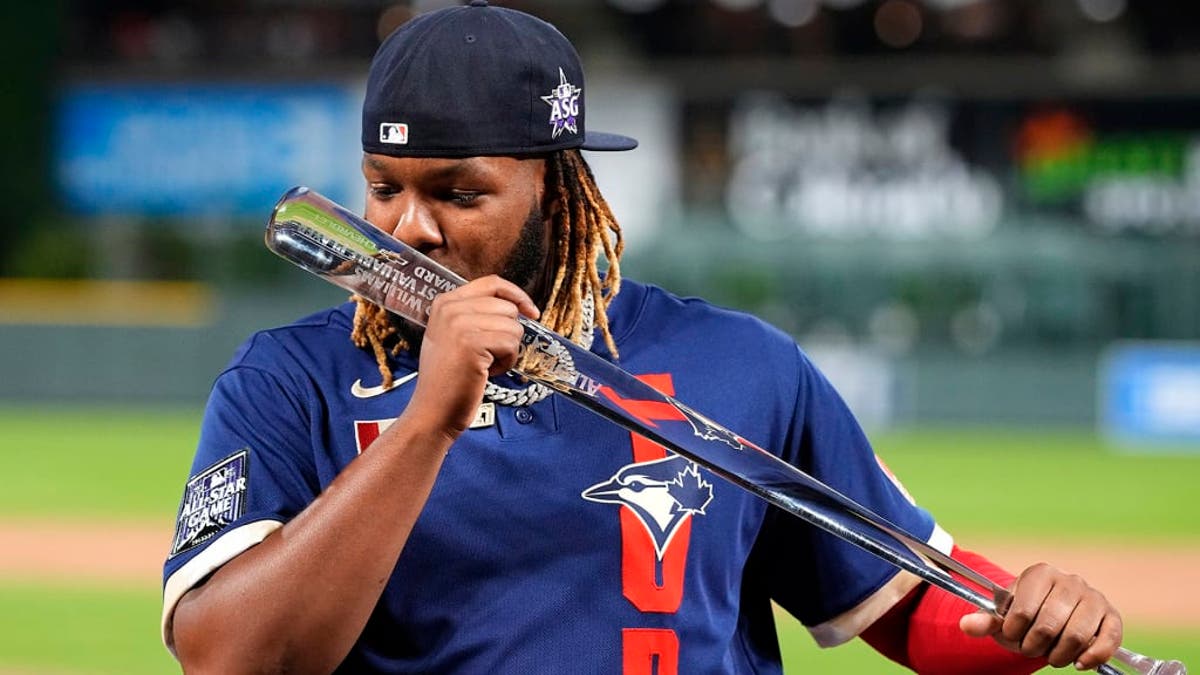 Vladimir Guerrero Jr. da a conocer su fundación VG27 – Telenoticias