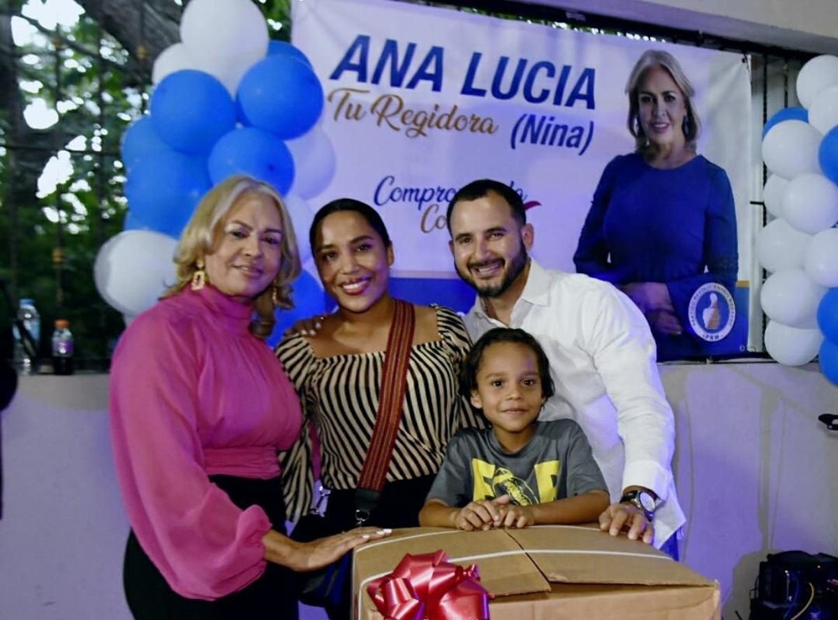 Regidora del PRM Ana Lucía (Nina) realiza actividad para madres de Santiago