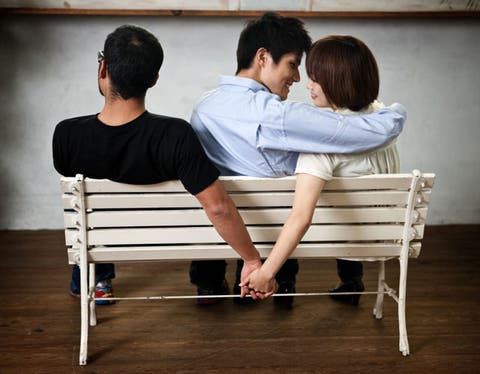 25 Obvious Signs She Is Cheating On You