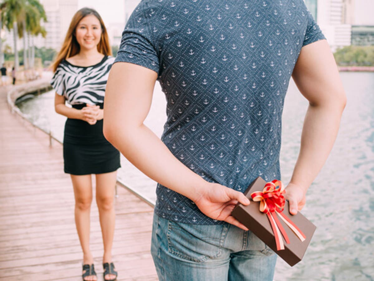Top 21 Signs That Can Tell If A Shy Guy Likes You