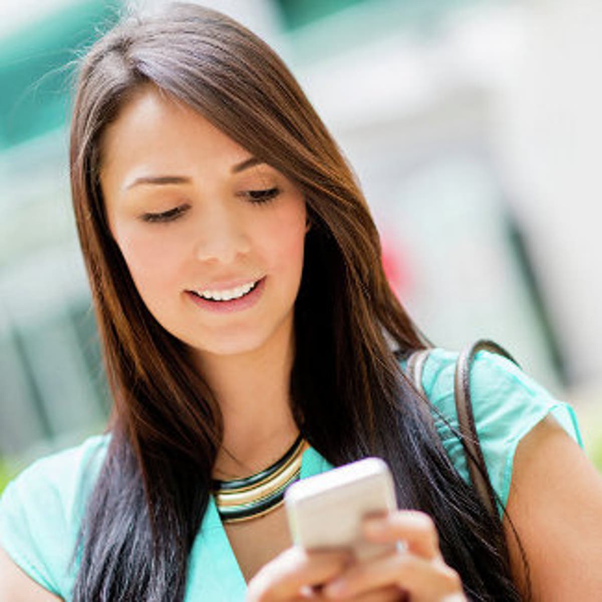How To Casually Ask A Guy Out Over Text Without Seeming Desperate
