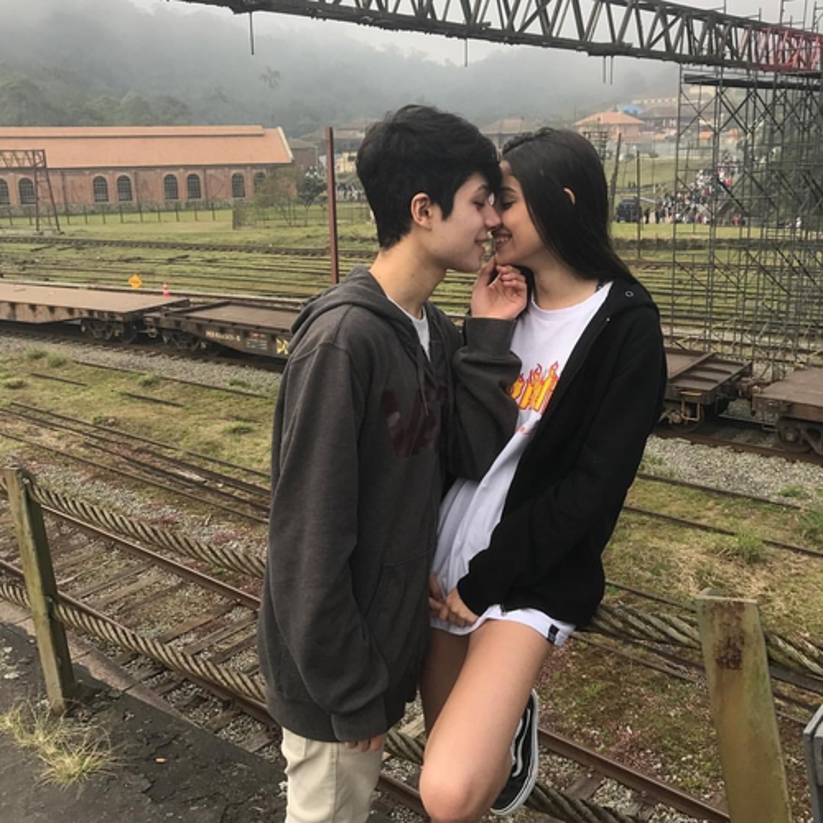 10 Ways To Get A Guy To Kiss You And Make Him Want It Badly a guy to kiss you and make him want