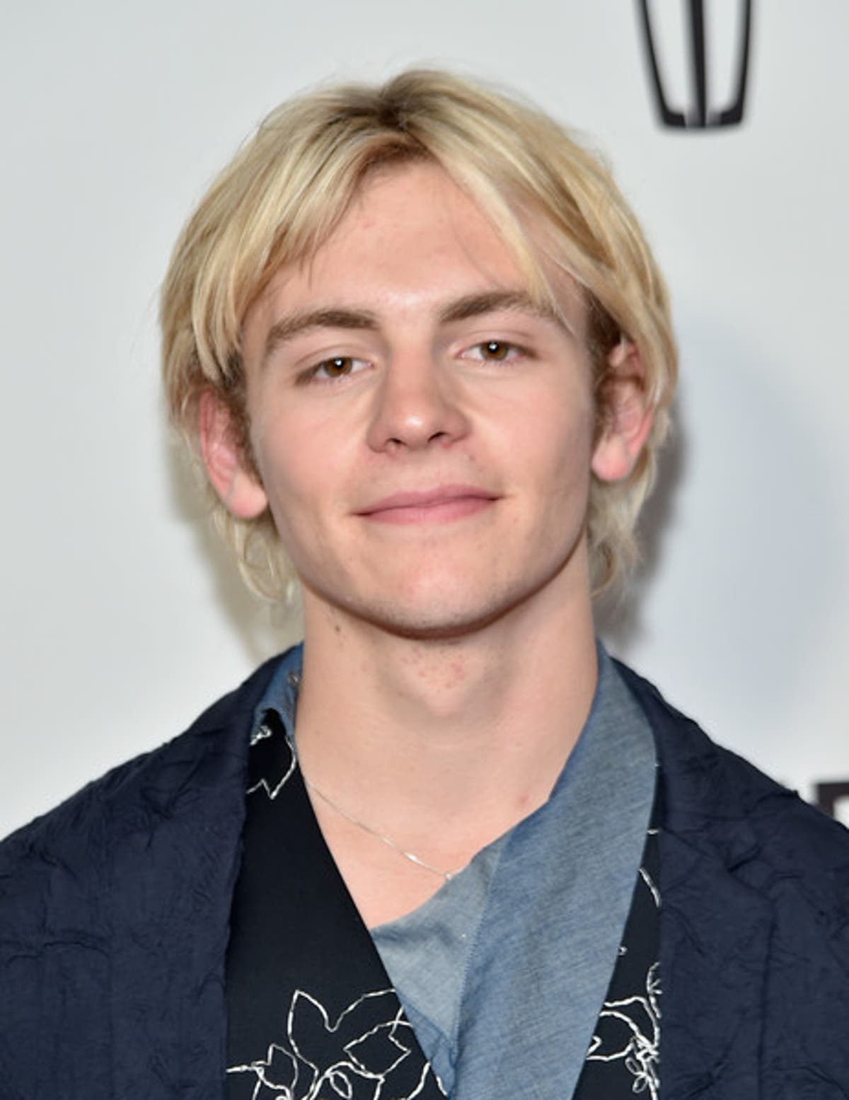 Ross Lynch Wiki Net Worth Girlfriend Facts To Know