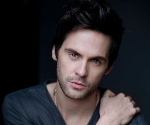 Tom Riley Wiki 5 Facts To Know About Lizzy Caplan S Husband