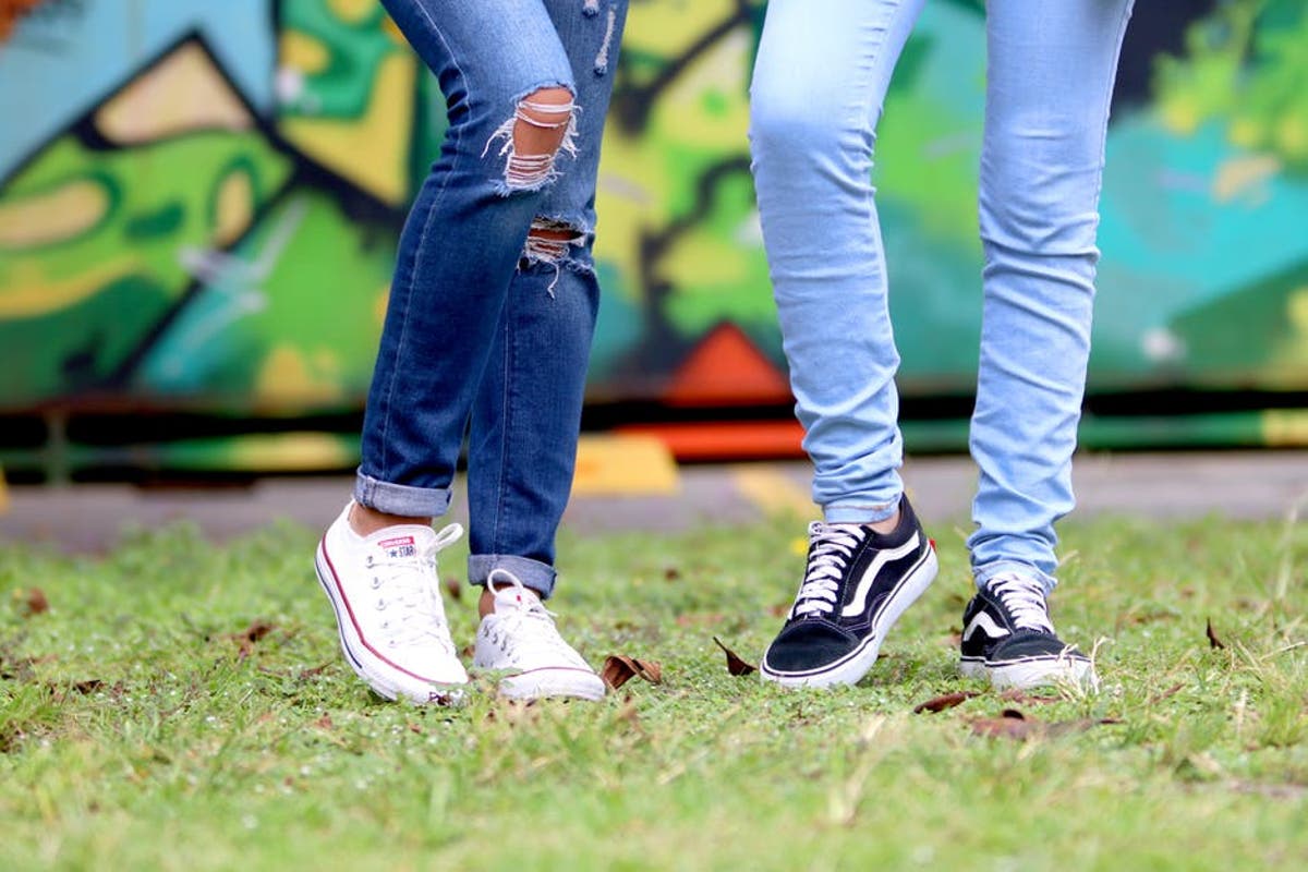 Mom Jeans Outfit 25 Inspo On How To Style Your Mom Jeans