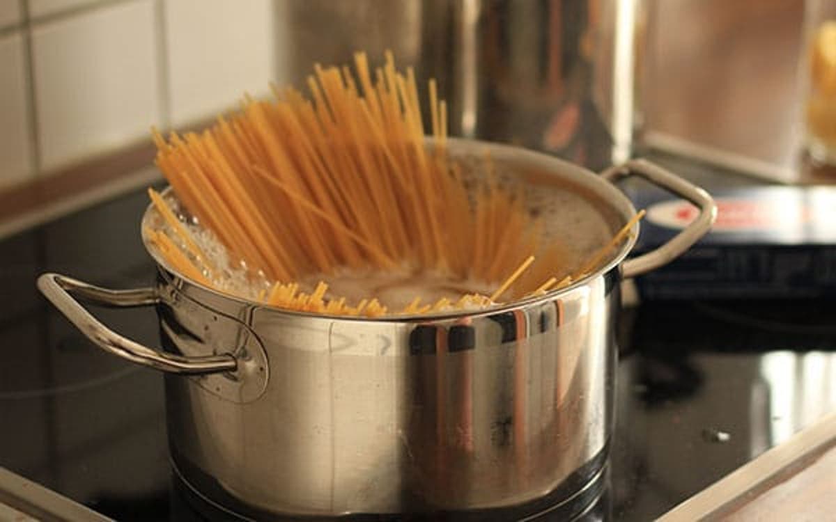 Espaguetis con albóndigas: la receta combinada de los Hermanos Torres 5 Moncloa Espaguetis con albóndigas