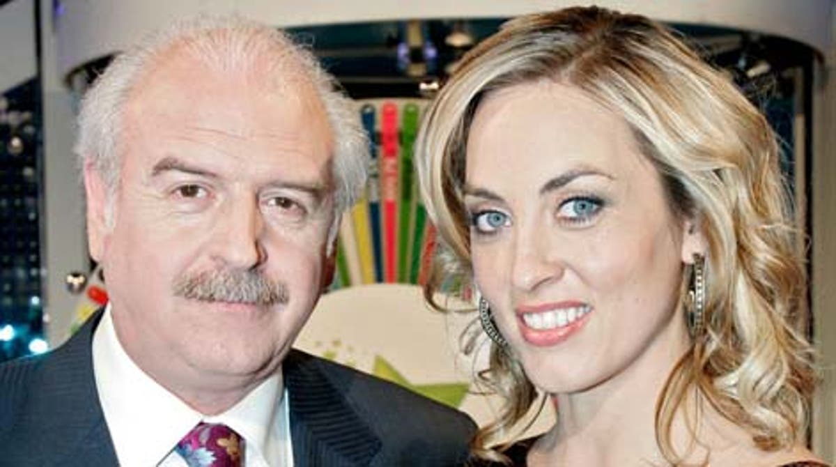 Angela Devlin's Instagram, Twitter & Facebook on IDCrawl