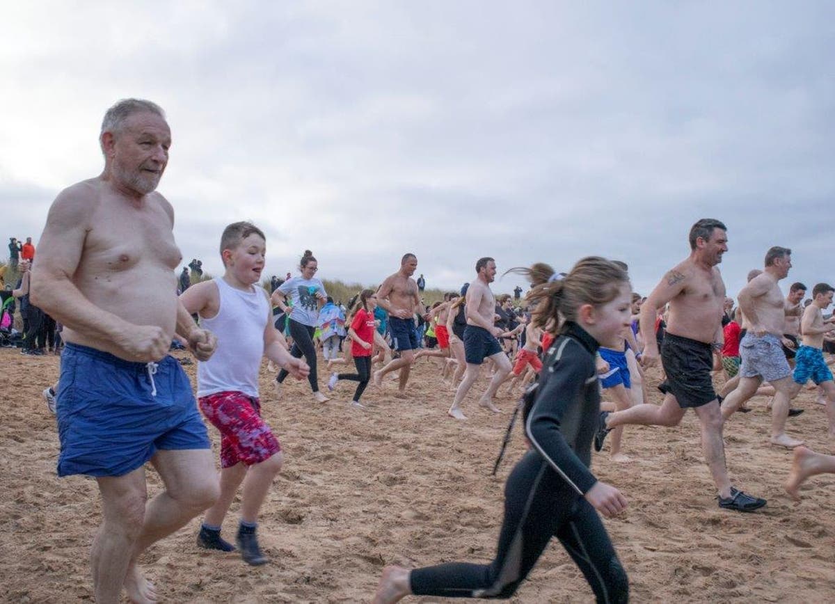 Picture Special: Swimmers brave the waves for New Year's Day swim in  Culdaff - Donegal Daily