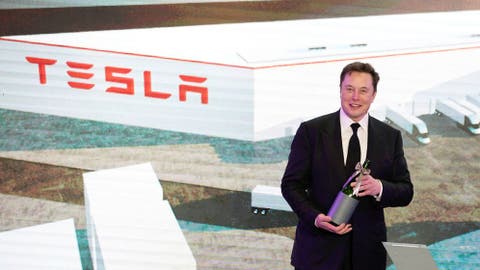 elon-musk-ayuda-por-sorpresa-a-ifema-y-burgos-tesla-envia-40-ventiladores-a-espana.jpg