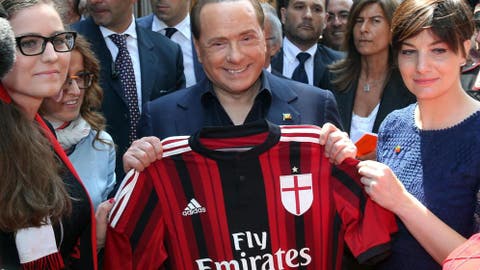 Noticias De Italia Berlusconi Vende El Milan Por 740 Millones Una Ganga Al Lado Del Valor De Clubes Ingleses