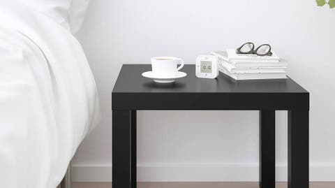 Trucos para conseguir que la mesa Lack más barata de Ikea Idea para decorar la mesa lack de Ikea con cinta adhesiva.