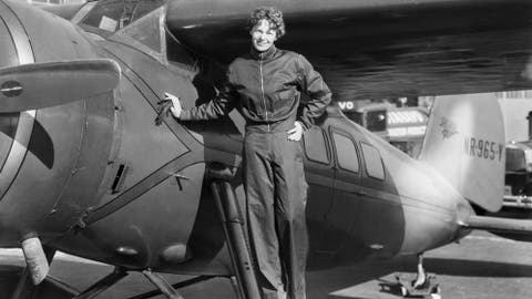 Aviación: Una foto resuelve el misterio de Amelia Earhart, la ...