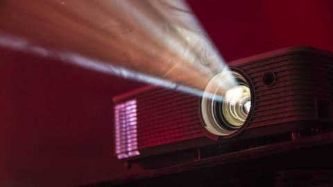 Amazon Tu Pared Convertida En Pantalla Proyectores Portatiles Baratos Para Tener Un Cine En Casa