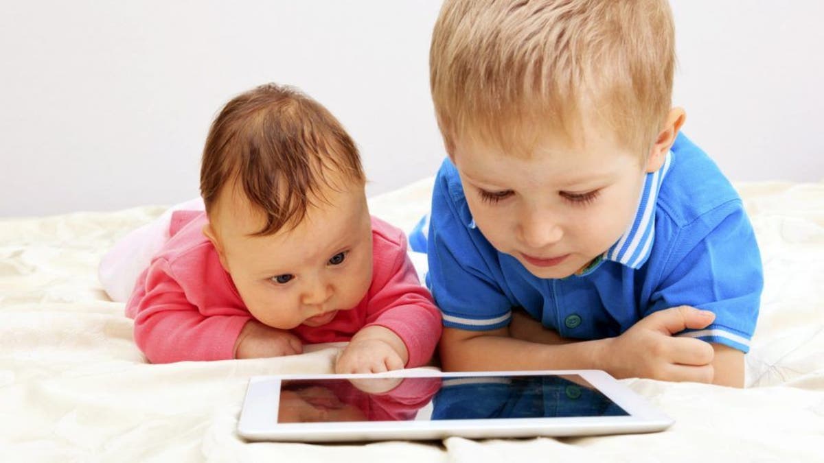 La tablet y el celular retrasan el habla de los niños - EcoPortal.net