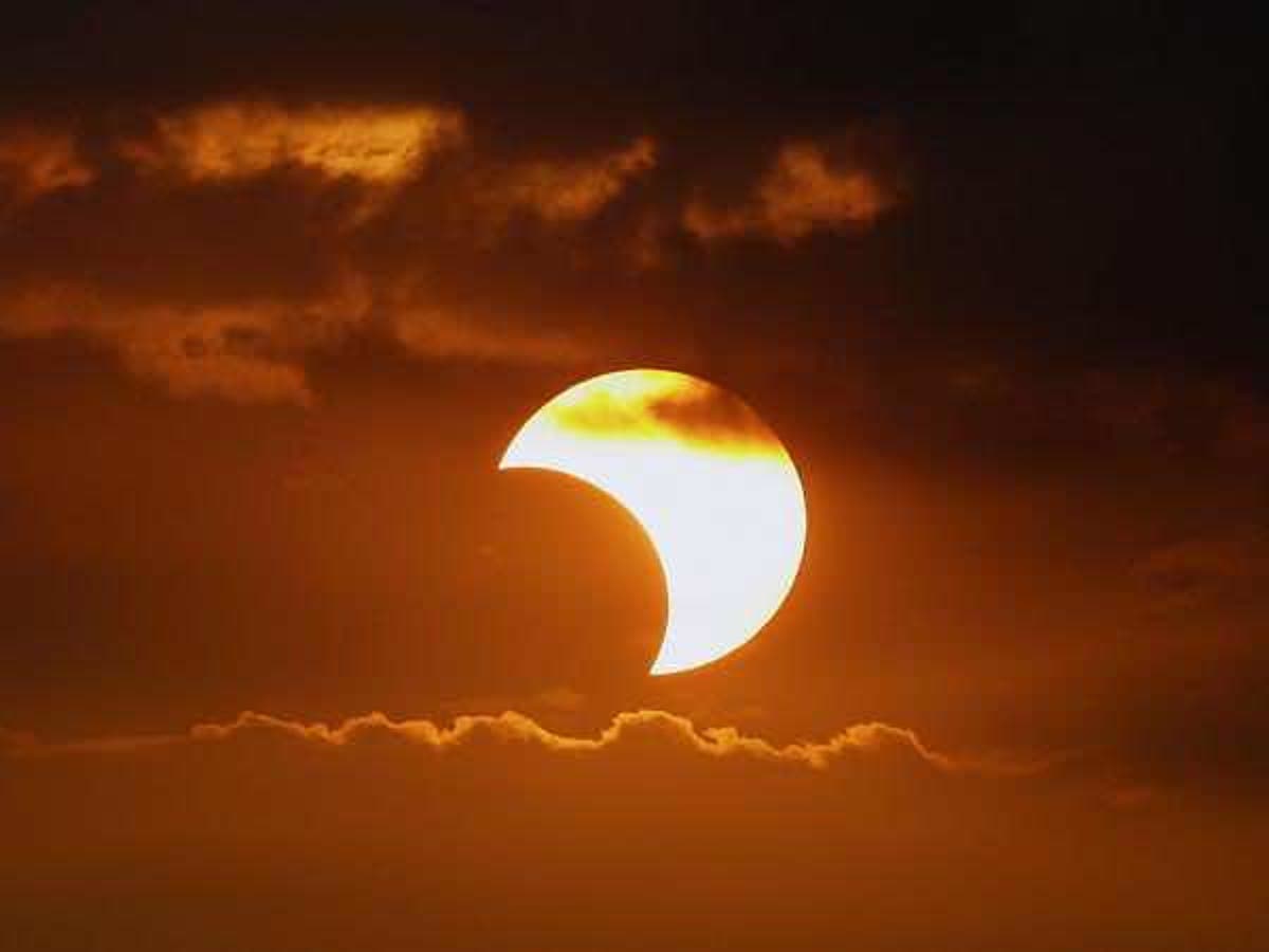 Partial Solar Eclipse Today From 7 48 To 9 12 P M