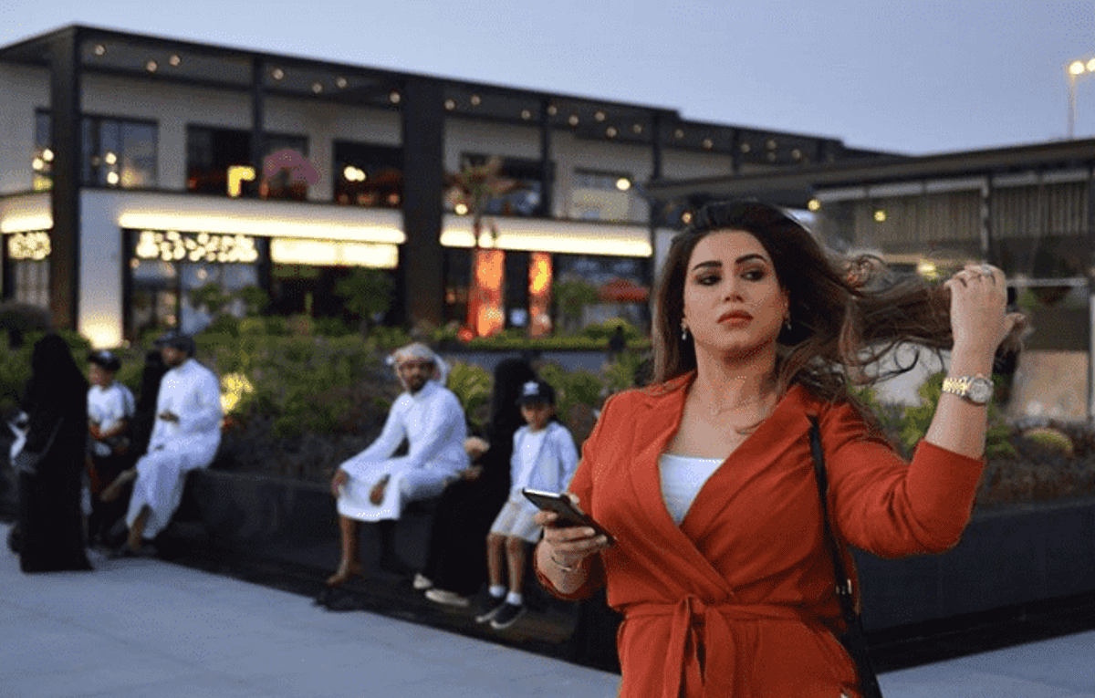 Saudi Women Defy Dress Code Reject Traditional Abayas