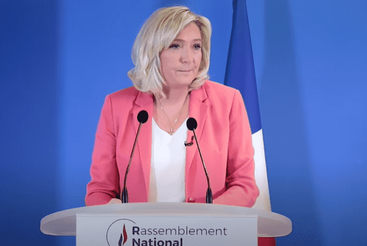 Peaking In Polls Marine Le Pen Proposes Hijab Ban In France