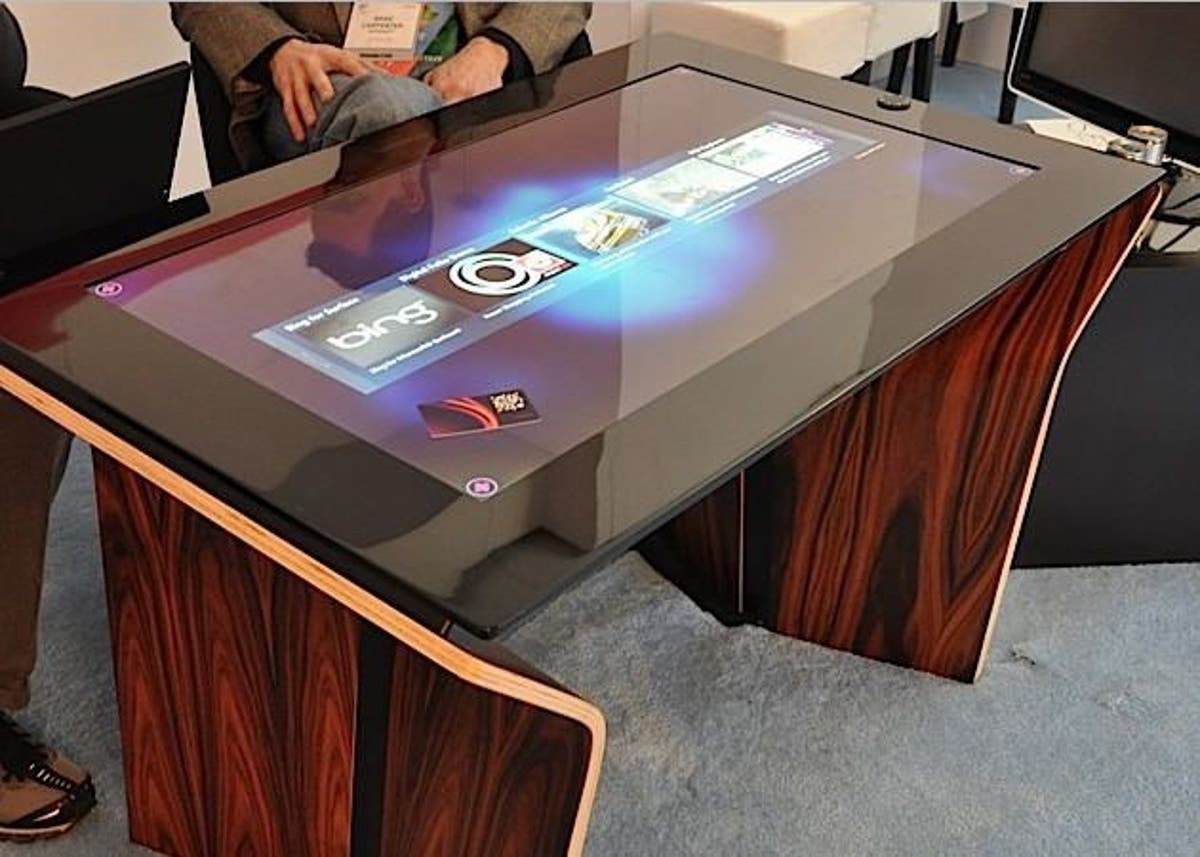 Экранный стол. Сенсорный стол Polymedia Table 2. Сенсорный стол интерактивный. Стол со встроенным монитором. Стол с дисплеем.