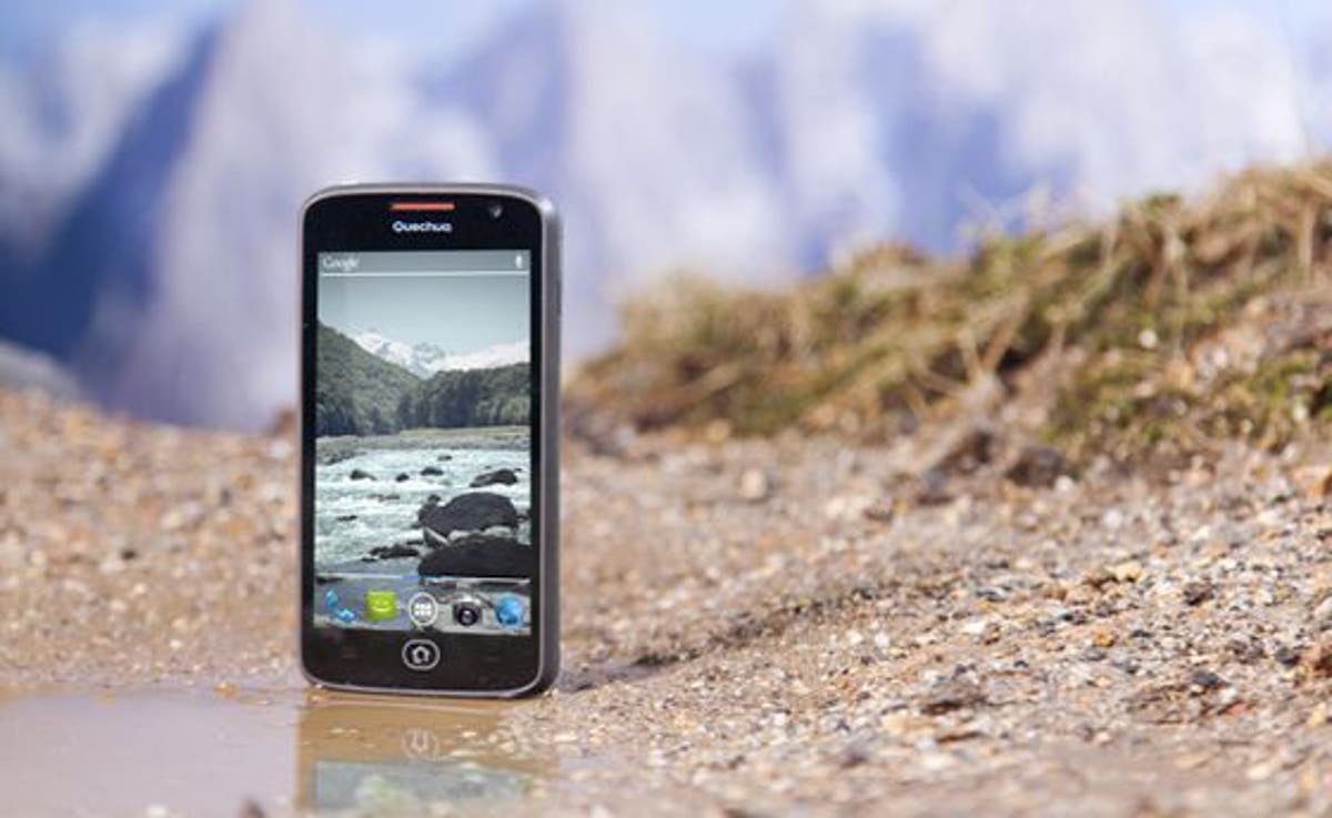 Decathlon Quechua, smartphone resistente al agua y al polvo