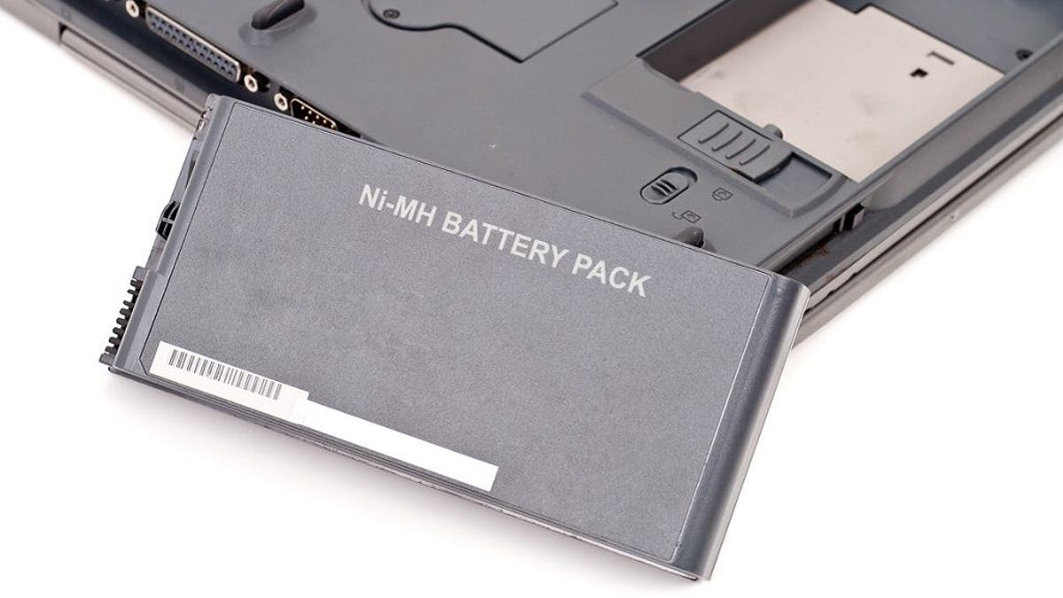 Esta batería portátil ayuda en casa cuando hay cortes de luz: sirve para el  router, el PC e incluso el microondas