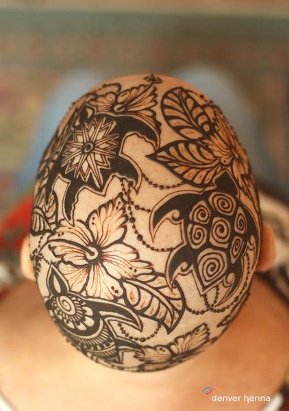 henna crown 4 - Esta artista cria "coroas de hena" para mulheres com câncer