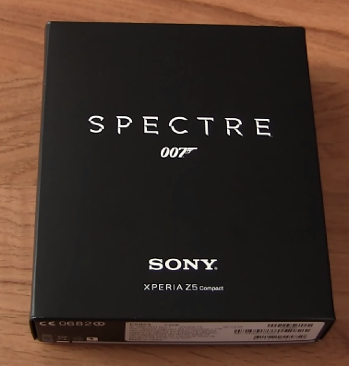 Spectre compact. Sony Xperia 7.